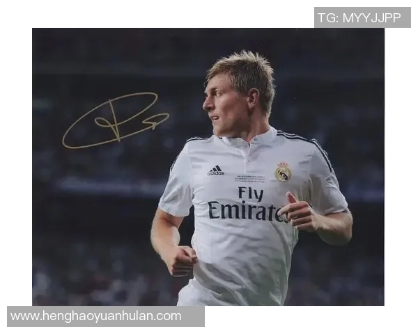 球星亲笔签名足球收藏价值解析与市场前景展望